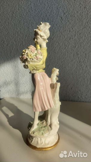 Статуэтка Девушка с букетом СССР