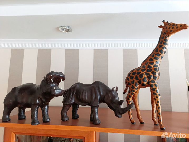 Сувенирные фигуры животных из Африки