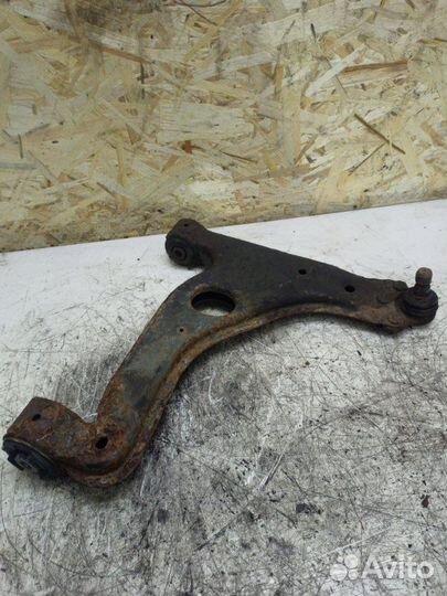 Рычаг подвески передний правый Opel Zafira A