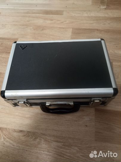 Студийный конденсаторный микрофон