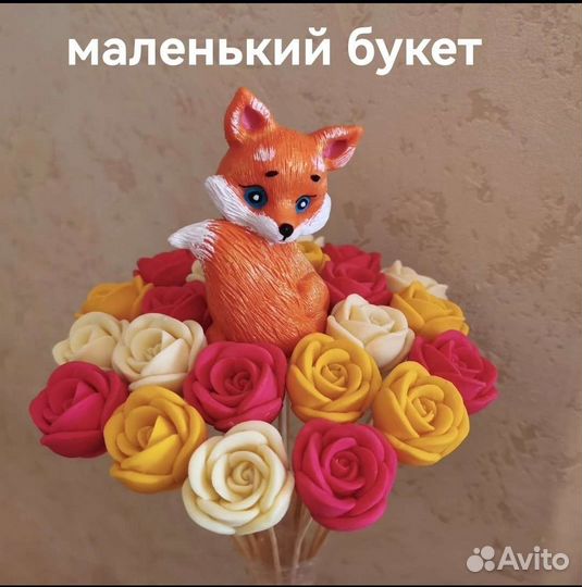 Букет из шоколадных роз цветов клубника лиса