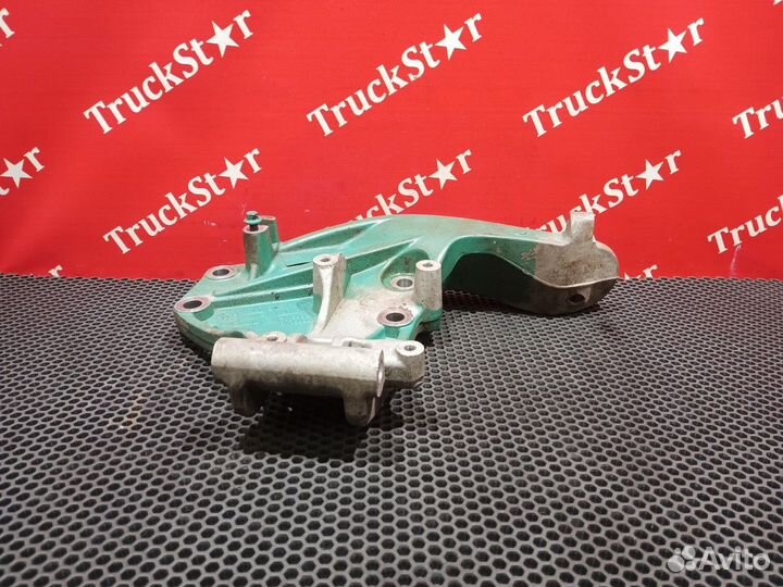 Кронштейн двигателя передний левый 2020г