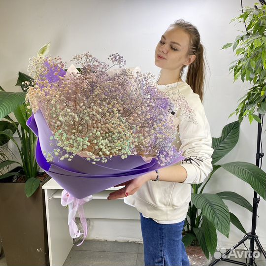 Букет из разноцветной гипсофилы