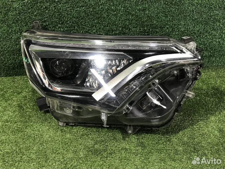 Фара правая Toyota RAV4