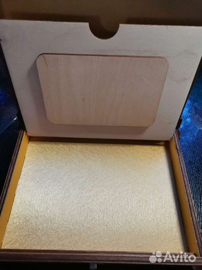 Деревянная шкатулка