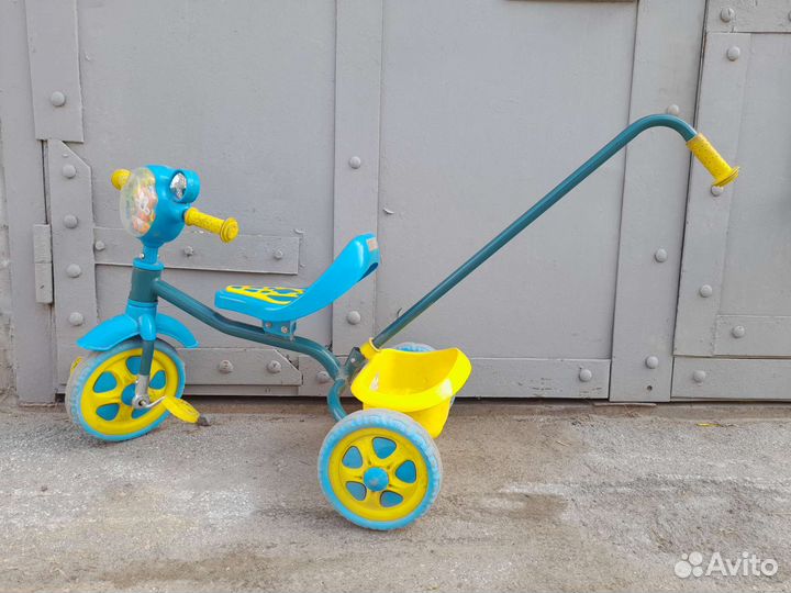 Трехколесный велосипед