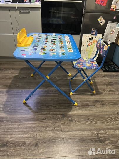 Детский стол И стульчик