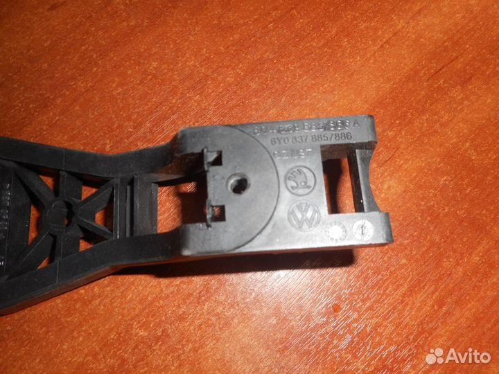 Кронштейн ручки Skoda Octavia 2007