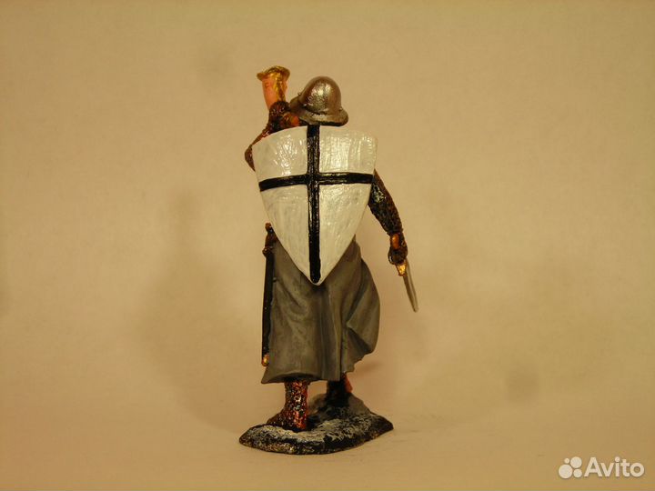 Оловянная миниатюра