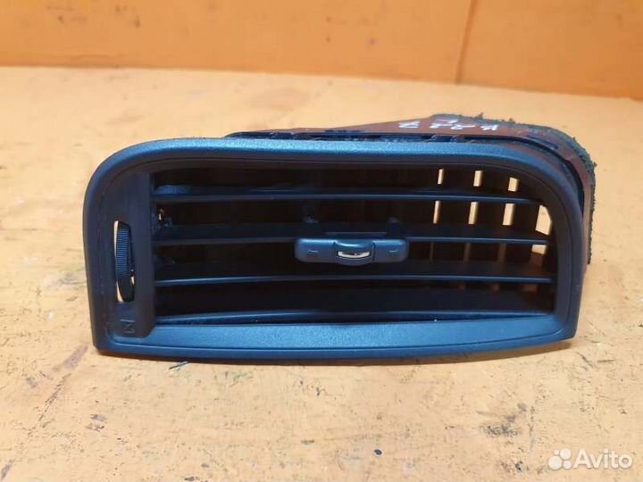 Дефлектор обдува передний левый Dodge Journey 3.5