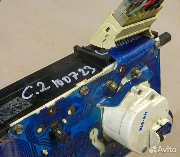 Панель приборная VW Golf 2 с тахометром (дефект)