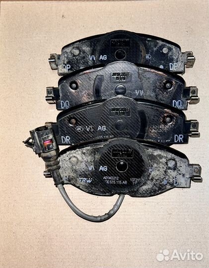 Передние тормозные колодки б/у VAG оригинал