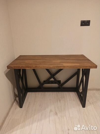 Письменный стол