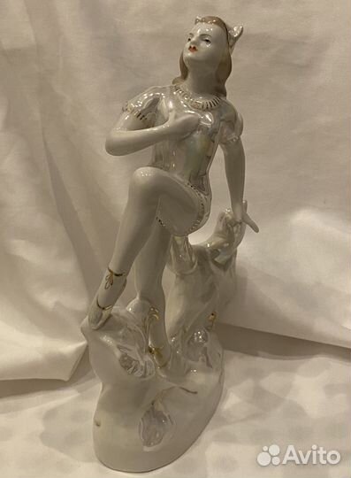 Фарфоровая статуэтка балерина