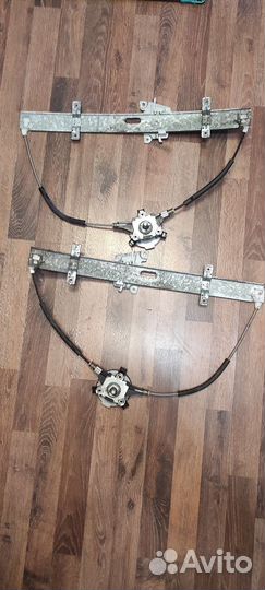 Стеклоподъёмники передних дверей Шевроле Трекер