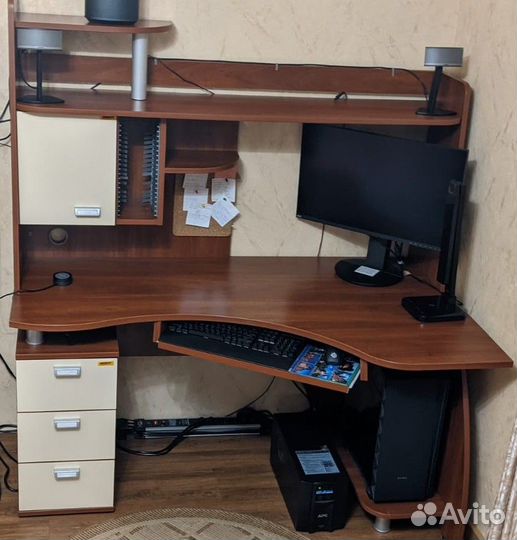 Компьютерный стол