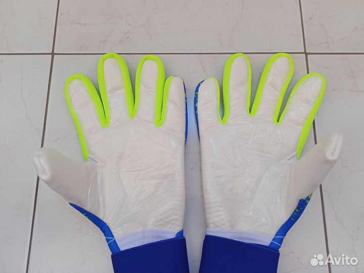 Вратарские перчатки Adidas Predator Pro 8,9,10