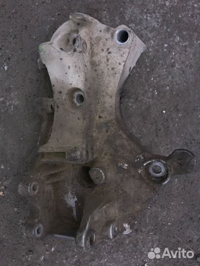 Кронштейн генератора Renault Logan LM05 K4M 2008