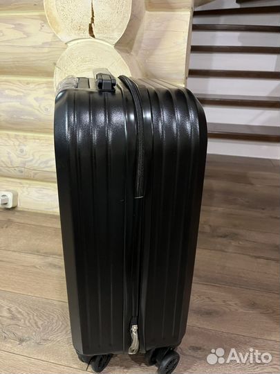 Чемодан на колесах