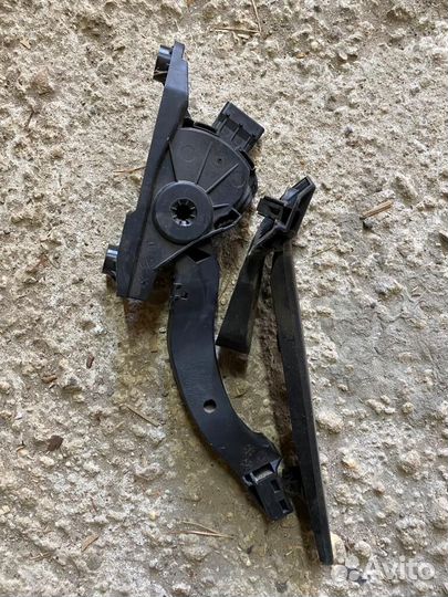 Kia Ceed 2 JD электронная педаль газа