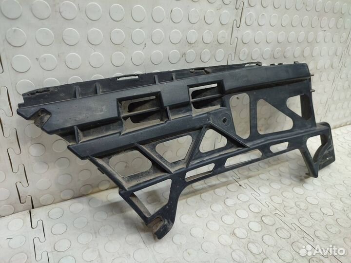 Кронштейн бампера передний левый Volkswagen Jetta