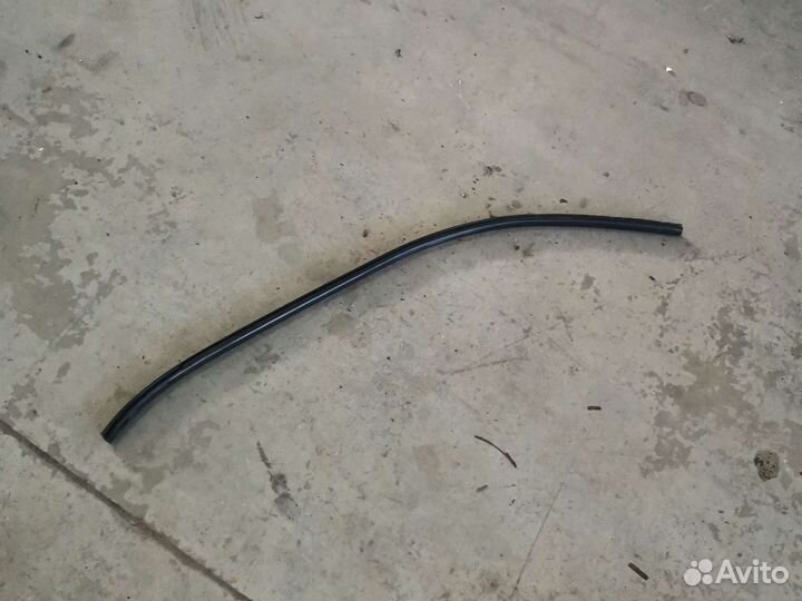 Уплотнитель двери левый верхний Peugeot Boxer 250