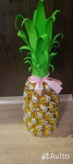 Ананас из конфет
