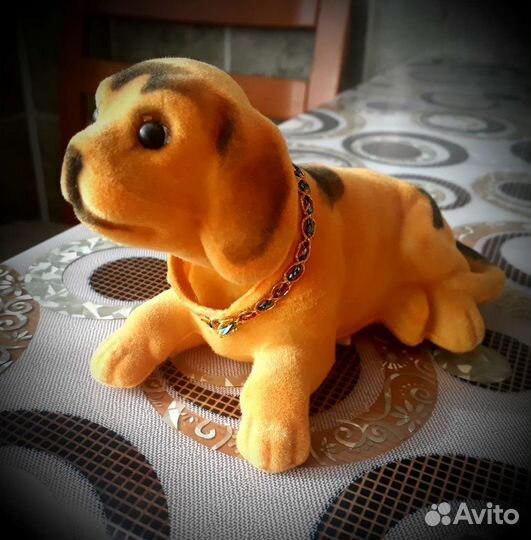 Новая собака, качающая головой, для машины