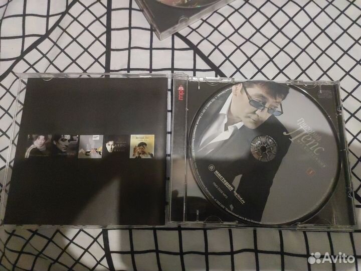 Диски с фильмами и музыкой