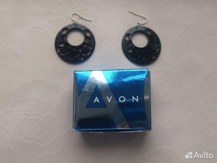 Черные круглые серьги с узором Avon