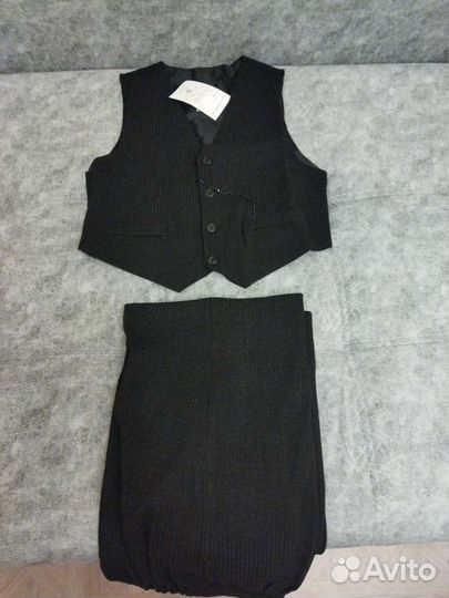 Праздничные и школьные костюмы для мальчика новые