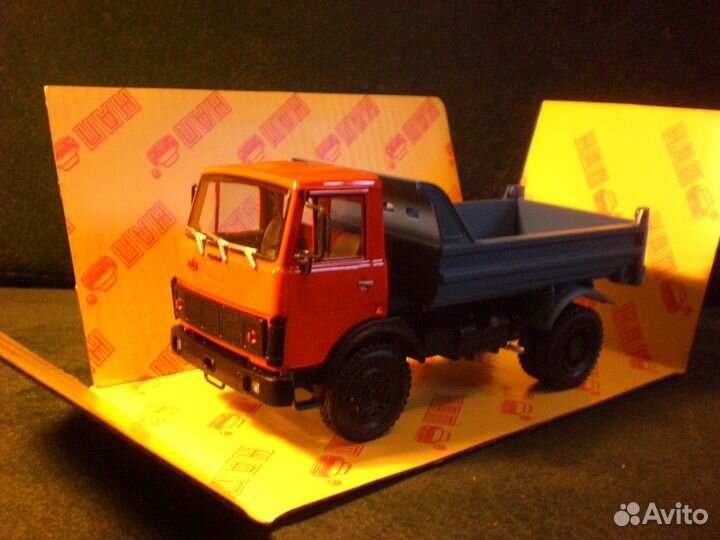Модель автомобиля маз-5551, новая