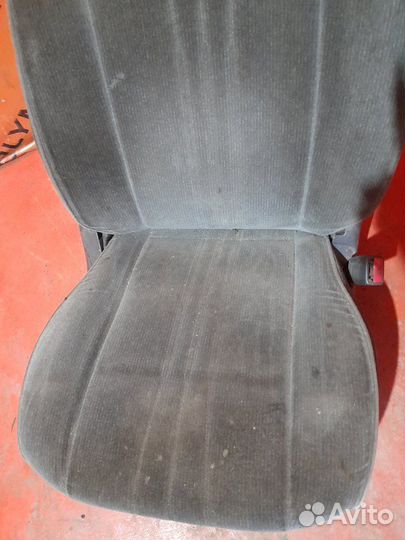 Сидение переднее правое Toyota Granvia KCH16