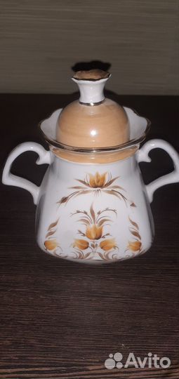 Чайник, сервиз, формочки для выпечки