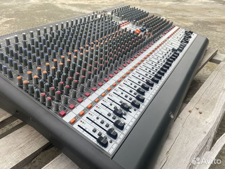 Микрешный пульт Behringer xenyx XL 3200