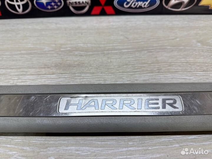 Накладка на порог передняя левая Toyota Harrier