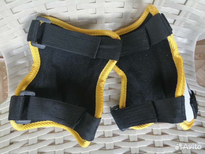 Наколенники