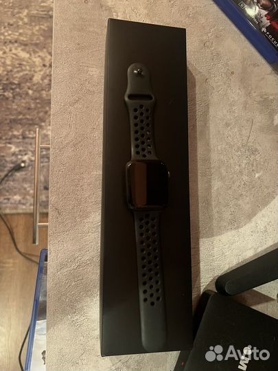 Часы apple watch se 44 mm nike