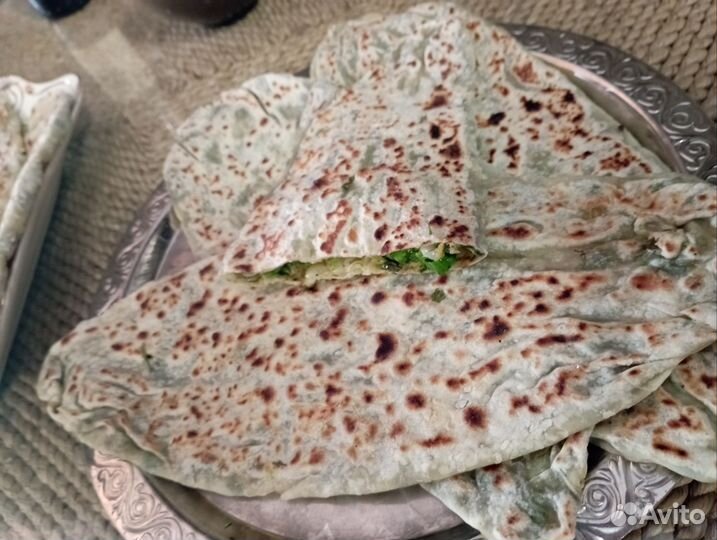 Жингялов хац (лепёшка с зеленью)