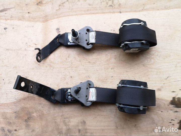 Ремень безопасности на Cadillac SRX 2003-2009