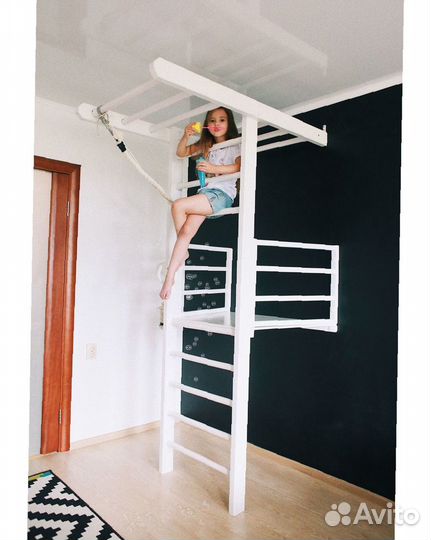 Шведская стенка с балконом