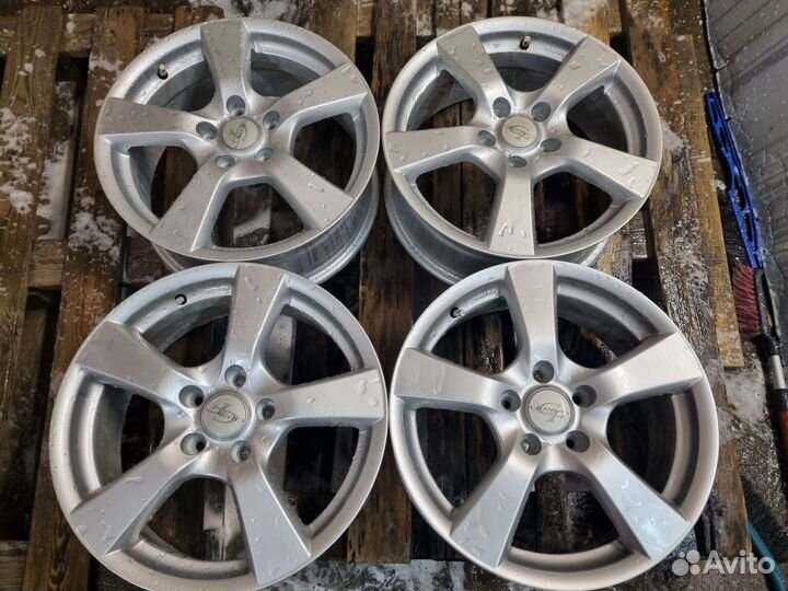 Комплект литых дисков CF Grass