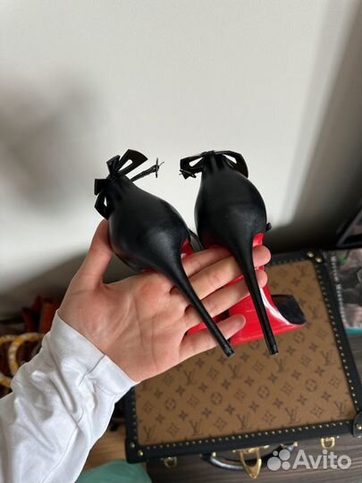 Босоножки женские Christian Louboutin