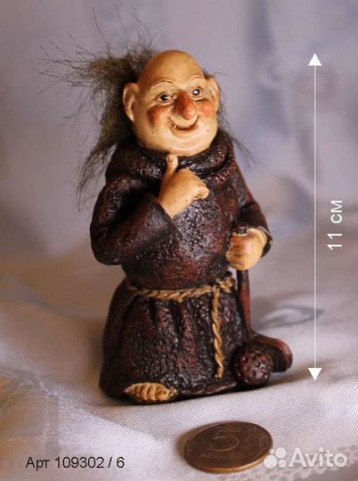 Фигурки монаха