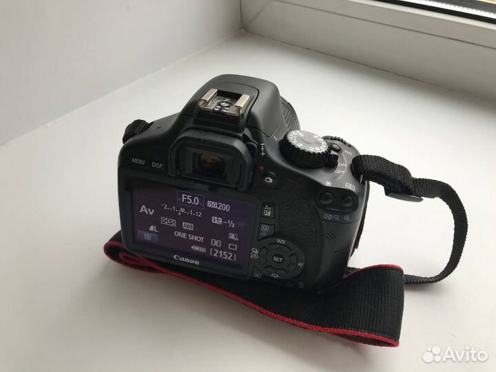 Зеркальный фотоаппарат Canon EOS 550D