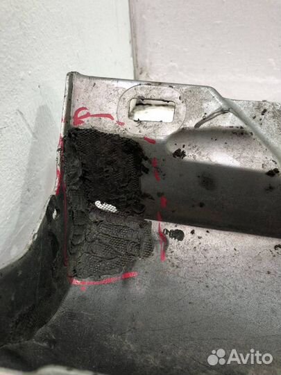 Накладка на левый порог Mercedes C207 E