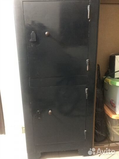 Сейф металлический