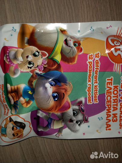 44 котенка. Фигурки закрывают глазки