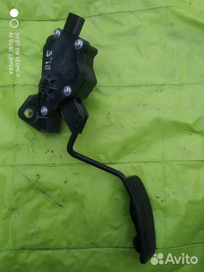 Педаль газа на Subaru Legacy Outback, Forester