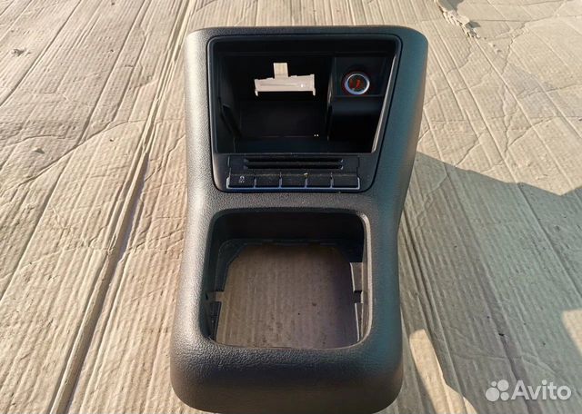 Консоль Volkswagen Tiguan